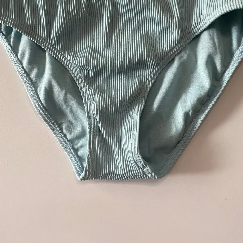 Roxy woman light